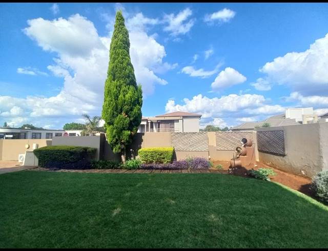 5 BEDROOM HOUSE FOR SALE IN RASLOUW